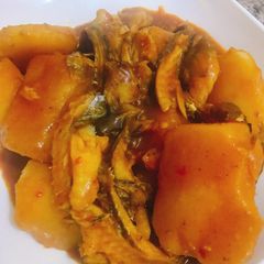 A picture of Yam porrige with smoked fish.
