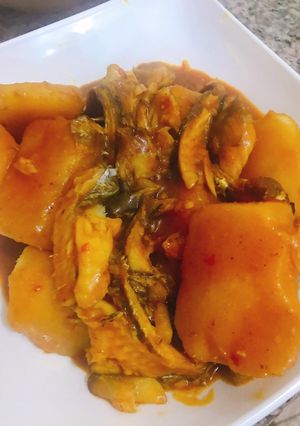 A picture of Yam porrige with smoked fish.