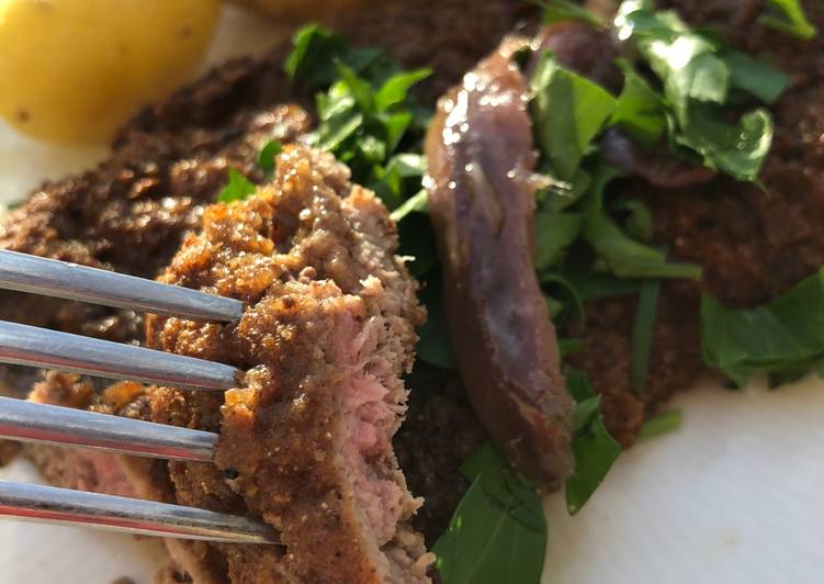 Schnitzel stegt i knækbrøds-krummer