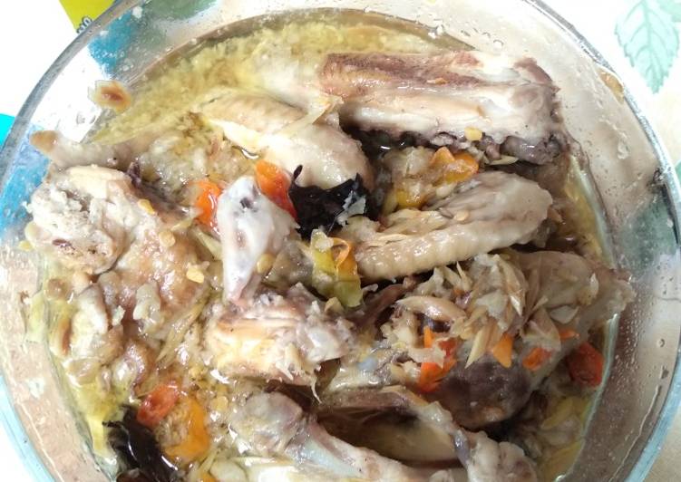 Langkah Mudah untuk Menyiapkan Ayam kukus sereh pedas yang Menggugah Selera