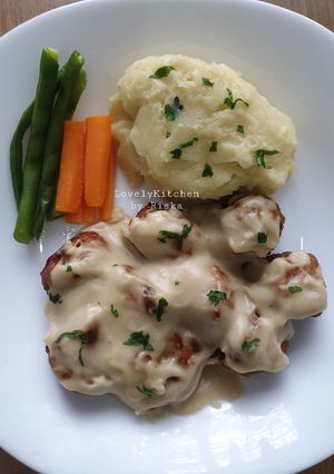 Foto resep Swedish Meatball w/ Mashed Potato (ala IKEA)