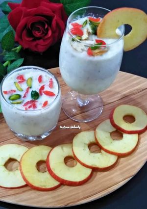 A picture of Apple Milkshake.