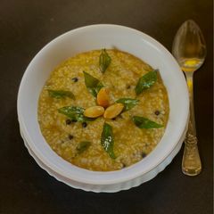 A picture of Ven Pongal with Broken Wheat.