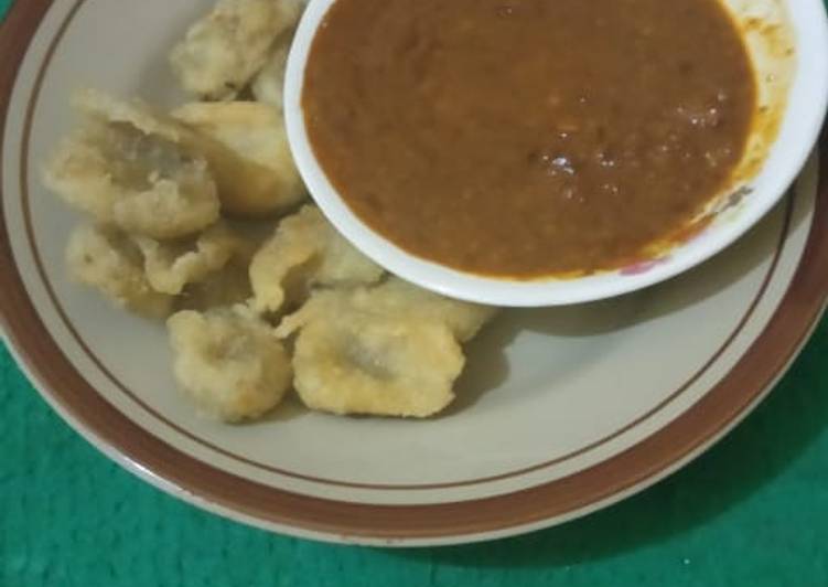 Cilok goreng sambel kacang