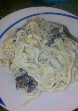 Una foto de Spaghetti con pollo y champiñones