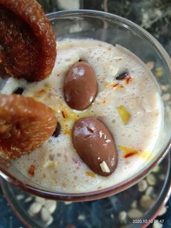 केसर अंजीर मिल्क शेक (kesar anjir milkshake recipe in marathi) रेसिपी चे मुख्य फोटो