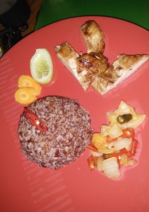 Foto resep Nasi merah hainan with chicken steak n salsa chili