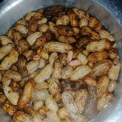 A picture of Boiled groundnuts.