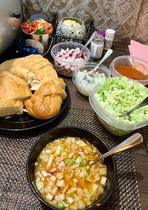 Una foto de Pozole de pollo 🐓