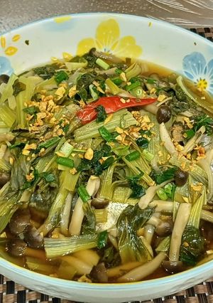 Hình của món Cá chim om rau nấm.