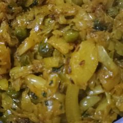 A picture of Aloo patta ghobhi.