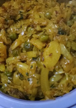 A picture of Aloo patta ghobhi.