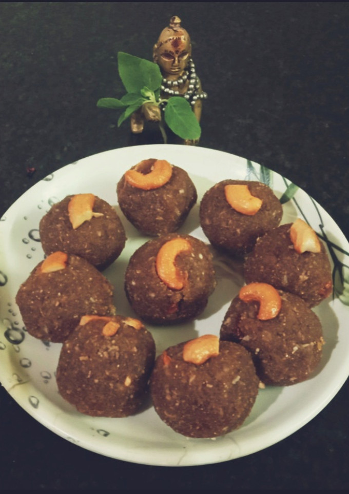 அவல் நாட்டு சக்கரை லட்டு(aval laddu recipe in tamil) செய்முறை முக்கிய புகைப்படம்