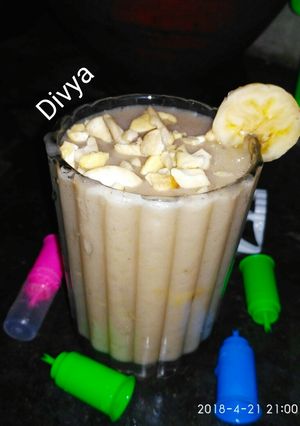 A picture of Banana cashew lassi.