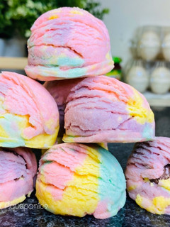 A picture of Unicorn Ice Cream Cookies with Filling.