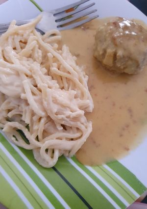 Una foto de Spagetti alfredo