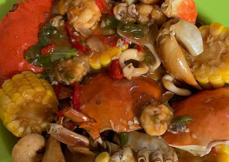 Langkah Mudah untuk Menyiapkan Seafood Saus Padang, Lezat Sekali