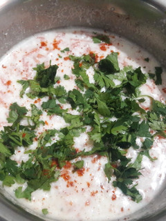 गाजर का रायता (gajar ka raita recipe in Hindi) रेसिपी मुख्य फोटो