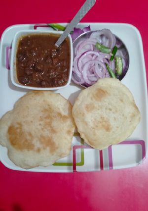 भटूरे (bhature recipe in Hindi) रेसिपी मुख्य फोटो