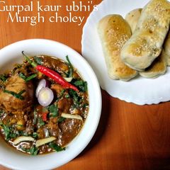 A picture of Murgh cholay (chicken and chickpea curry).