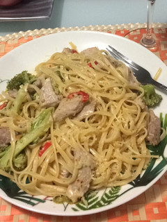 Una foto de Pasta larga con carne de cerdo