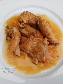 Una foto de Costillas al brandy