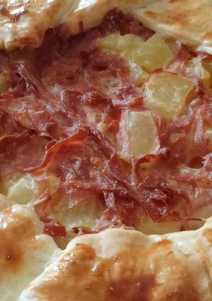 A picture of Torta salata di mortadella e patate mortadella and potato pie.