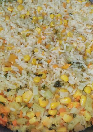 Una foto de Arroz con elotes y verduras
