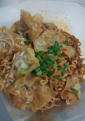 รูปของ บะหมี่หมาล่าเกี๊ยวหมู (ไมโครเวฟ)