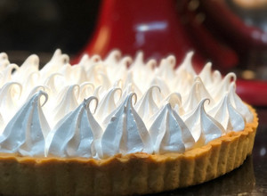 Una foto de Pay de limón con merengue (lemon pie)