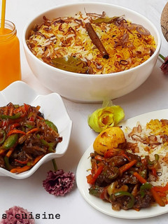 A picture of Biryani rice and beef curry sauce.