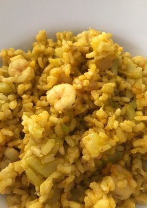 Una foto de Arroz Integral con calabacín y gambas