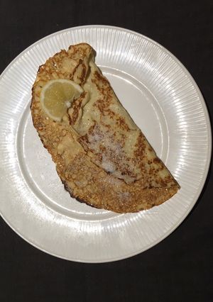 A picture of Pancakes with sugar and lemon.
