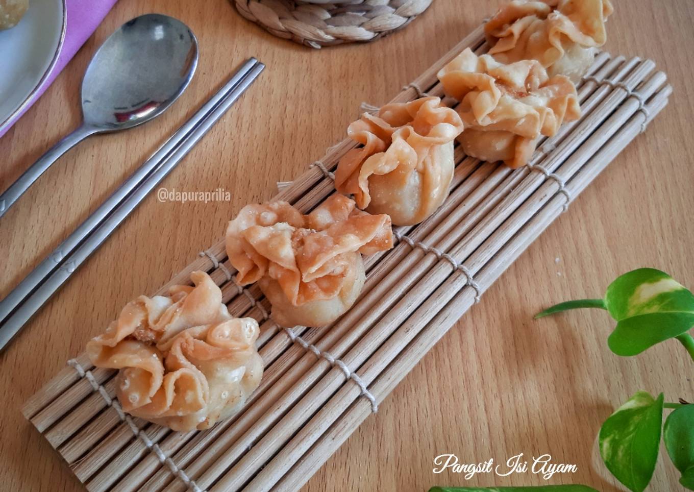 Pangsit Goreng Isi Ayam