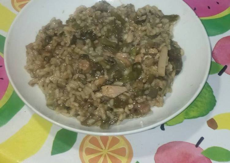 Arroz blanco con habas tiernas. Arroz blanc amb borrachets