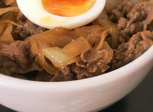 รูปของ ข้าวหน้าเนื้อญี่ปุ่น (กิวด้ง) 牛丼 Gyūdon
