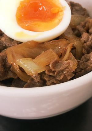 รูปของ ข้าวหน้าเนื้อญี่ปุ่น (กิวด้ง) 牛丼 Gyūdon