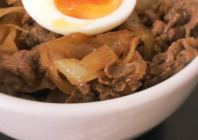 รูปหลักของสูตร ข้าวหน้าเนื้อญี่ปุ่น (กิวด้ง) 牛丼 Gyūdon