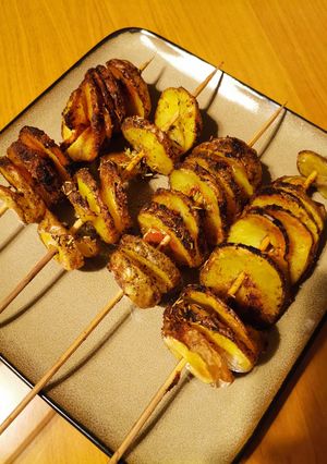 Zdjęcie przepisu Pieczone ziemniaki z przyprawami na patyku 😋.