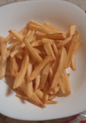 صورة لوصفة بطاطس مقلية ومقرمشة