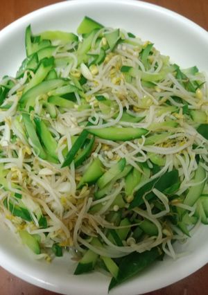 小黃瓜炒金針豆芽 的食譜成品照片