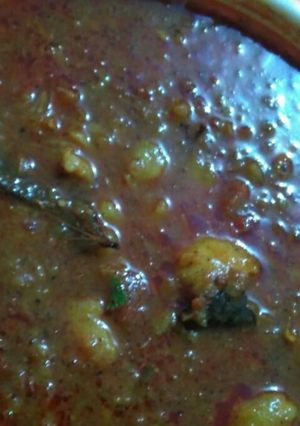 A picture of Aloo ka jhol.