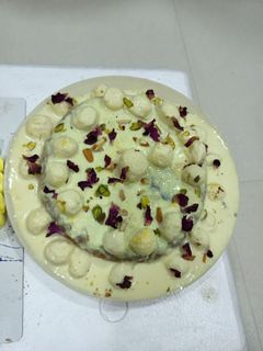 અંગુર રબડી કેક (Angoor Rabdi Cake Recipe In Gujarati) રેસીપી મુખ્ય ફોટો