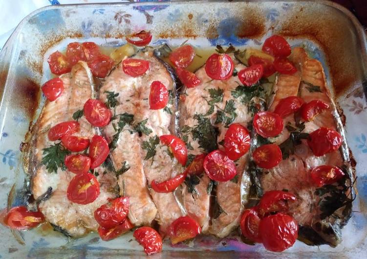 Salmone al forno con pomodorini