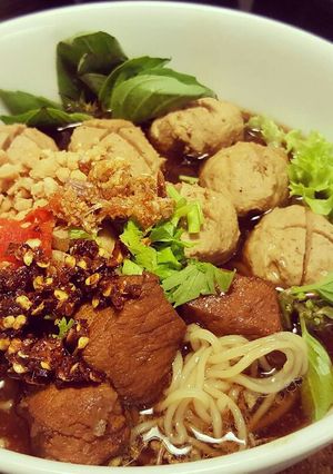 รูปของ ก๋วยเตี๋ยว(บะหมี่)ลูกชิ้นหมูตุ๋น