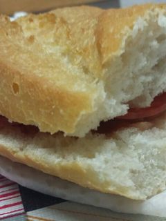 Una foto de Bocata de chorizo con tomate restregado y aceite