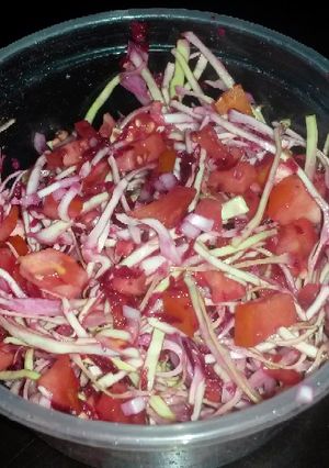 A picture of Mixed vegetables salad.