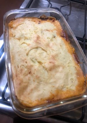 Una foto de Pastel de papa con carne y vegetales 😋