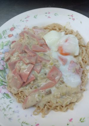 รูปของ มาม่าคาโบนาร่าไข่ออนเซน