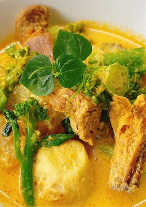 A picture of Vegetable and Mushroom Stem Curry.